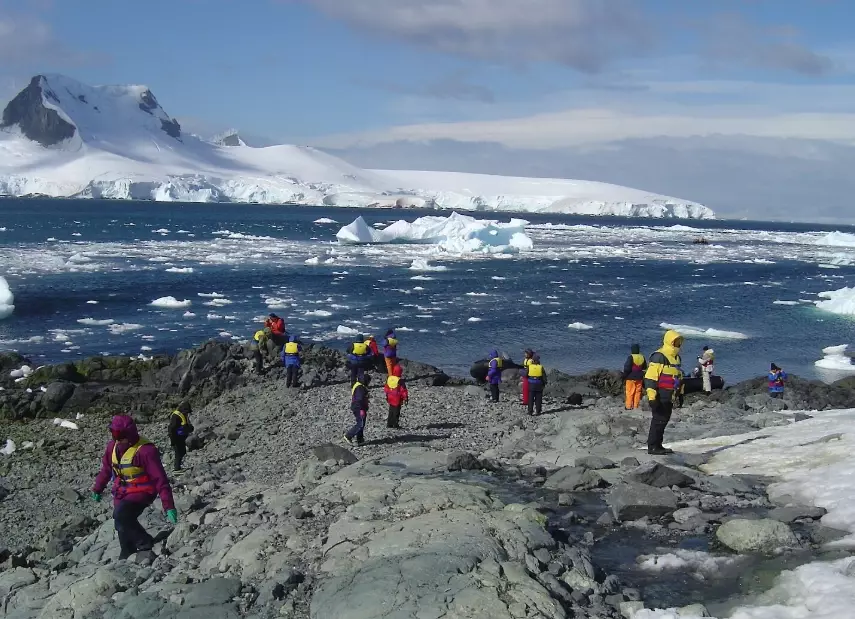 Antarctica Tourism Guide: How to Visit the Last Continent Responsibly