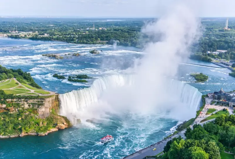 Top 10 Must-See Tourist Attractions in Canada for Your Bucket List