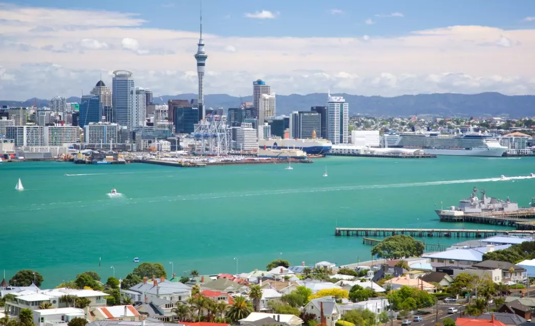 Find the Cheapest Month to Fly to New Zealand & Save Big
