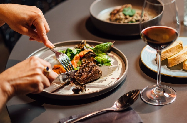 dining etiquette differences