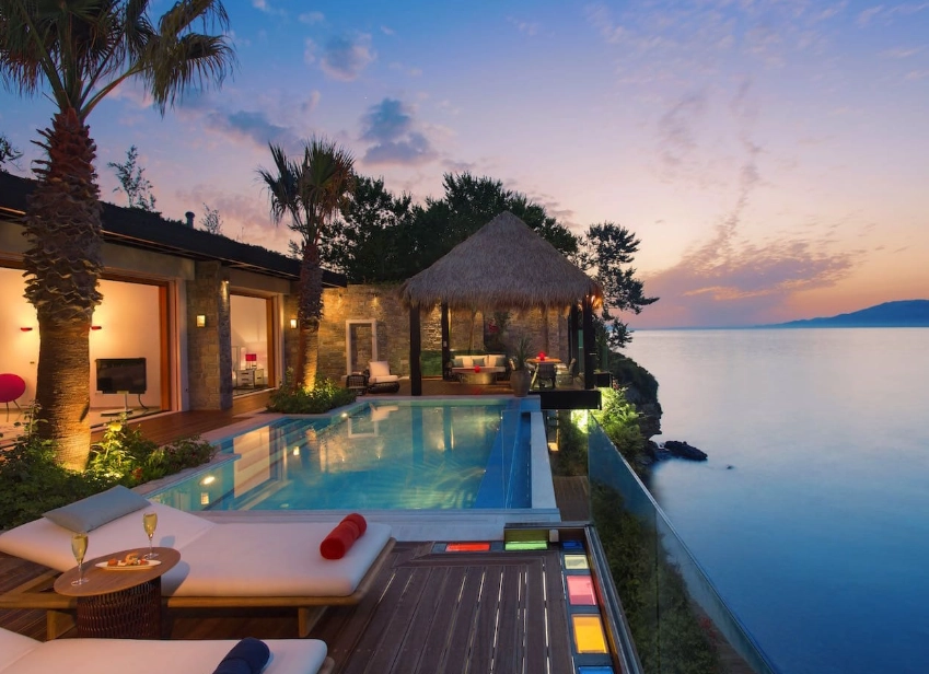 Ultimate Guide to European Luxury Accommodation: Castles, Palaces & Beyond