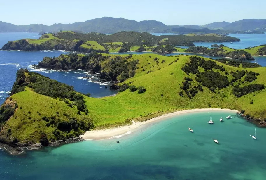Famous Tourist Attractions in New Zealand: Must-See Spots & Guide