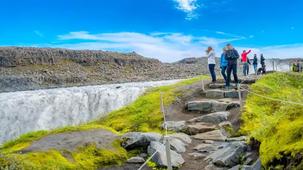Best Time to Visit Iceland: A Month-by-Month Guide