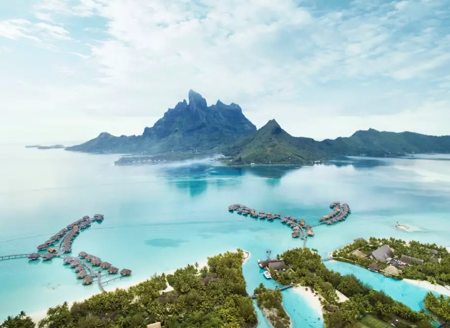 which is better Fiji or Bora Bora