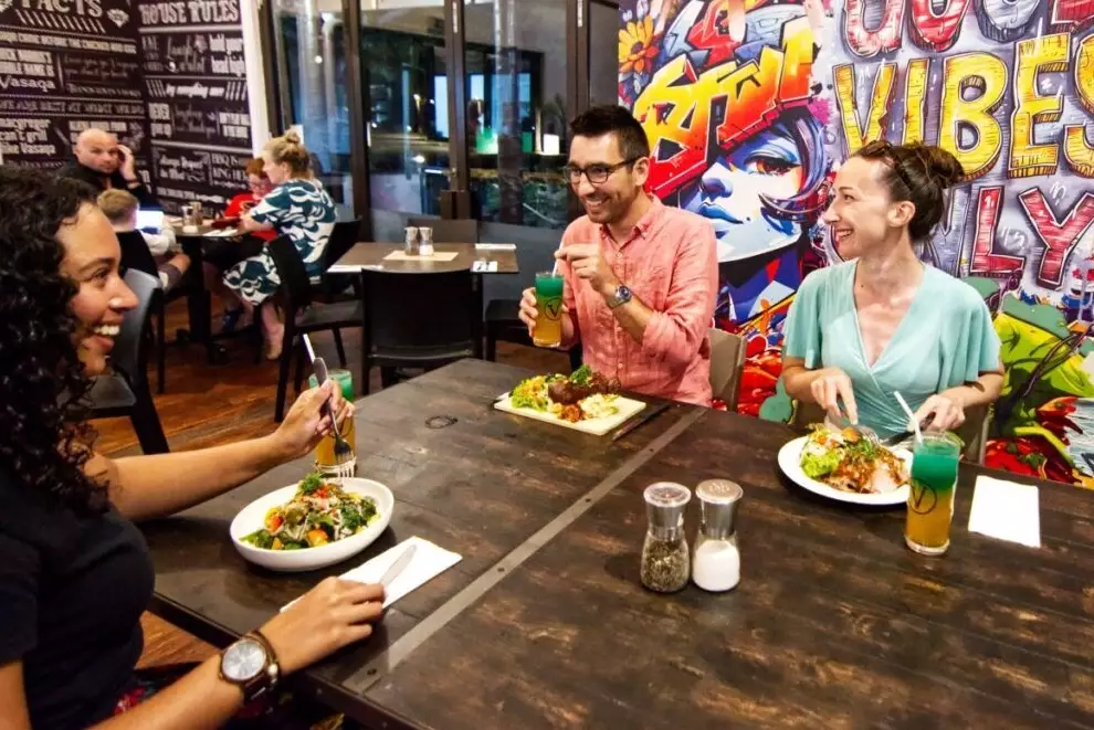 eating out in Fiji cost